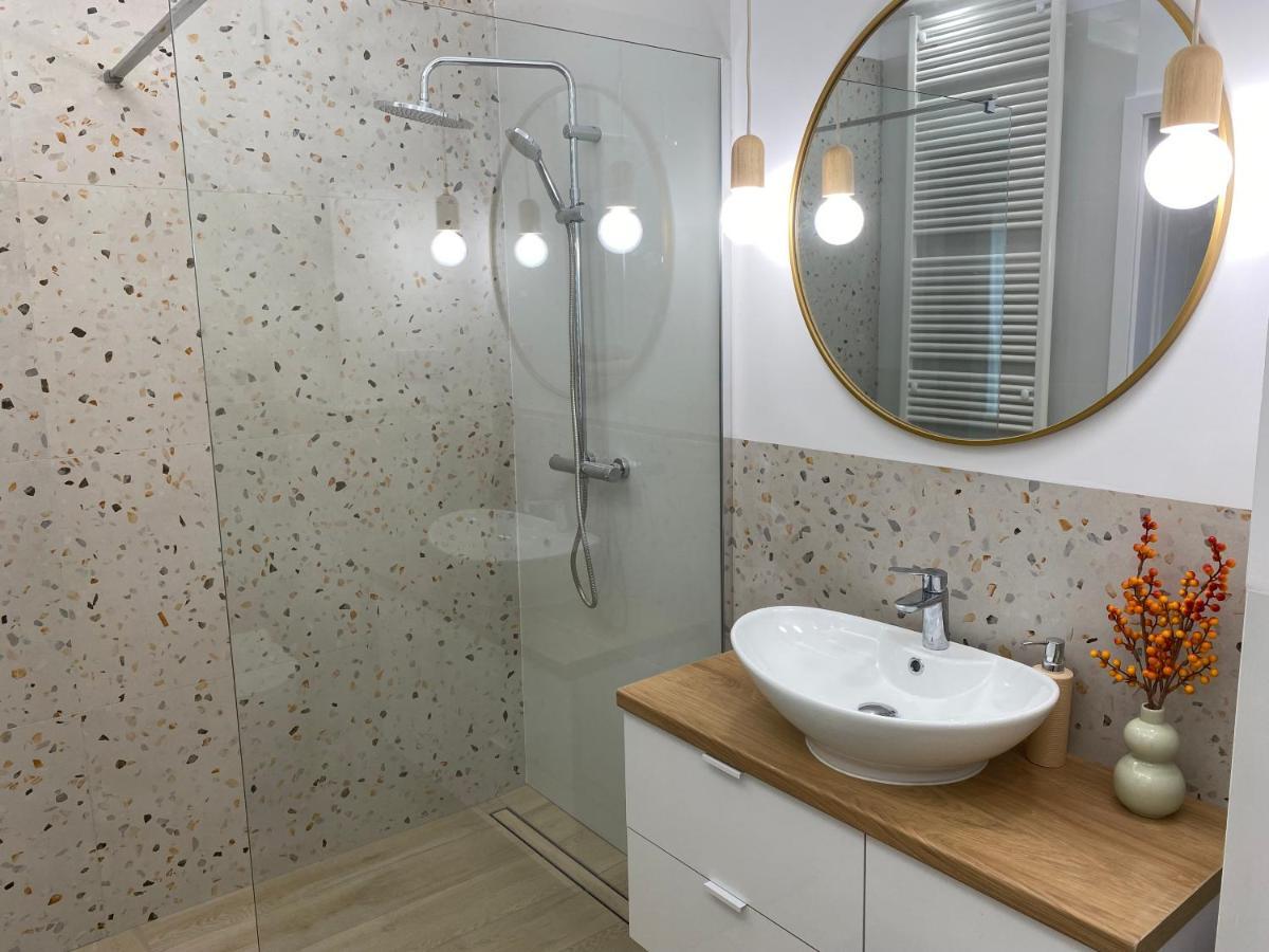 Metro Szwedzka Apartament Orange Warszawa Exteriör bild